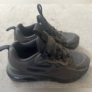 Nike Air Max 270 React GS Sneakers Kids 11C Triple Black Low Top Casual Athletic